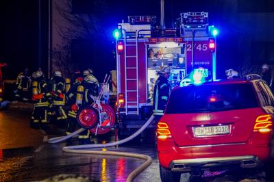 Schramberg-Sulgen: Feuerwehr Loescht Brand in Schuppen 